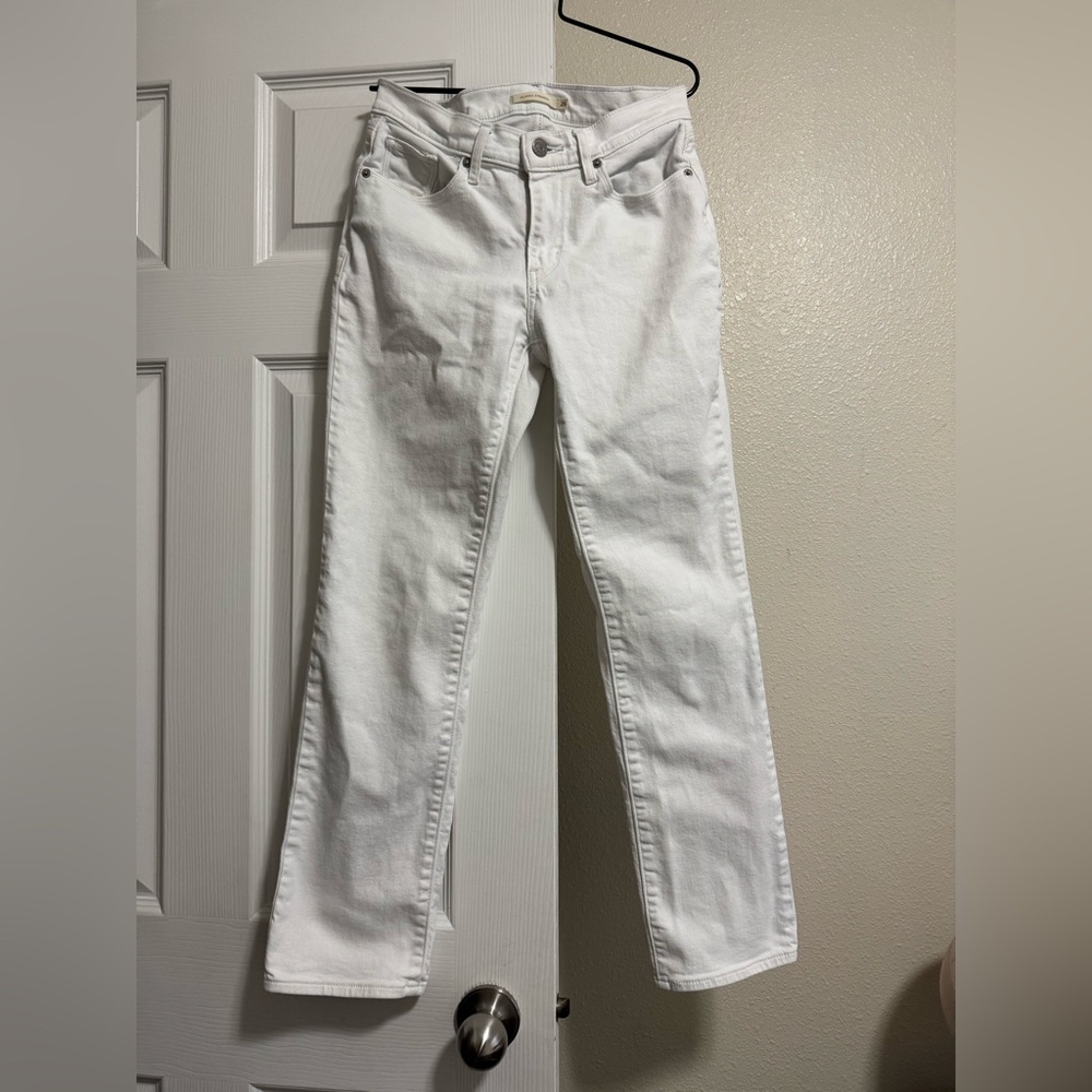 Levi’s Classic Straight white jeans in size 26
